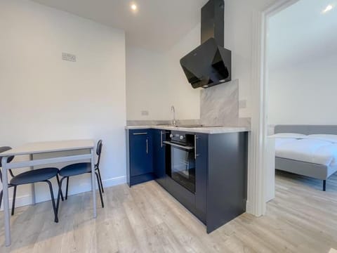 Kitchen or kitchenette, Dining area, oven