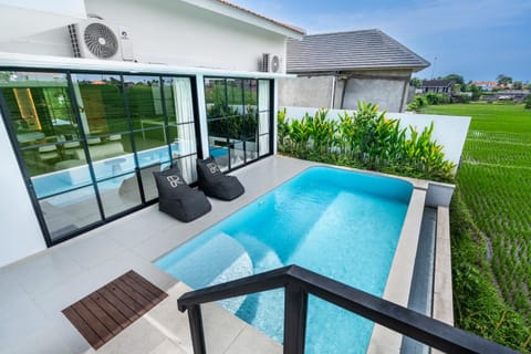 Property building, Natural landscape, Seating area, Garden view, Swimming pool