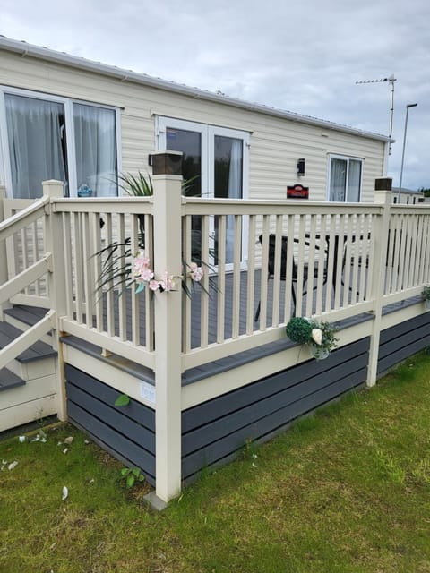 Angie stunning holiday home Campground/ 
RV Resort in England