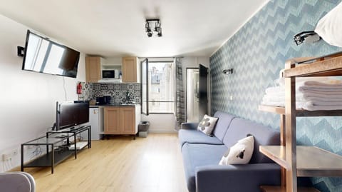 TV and multimedia, Seating area