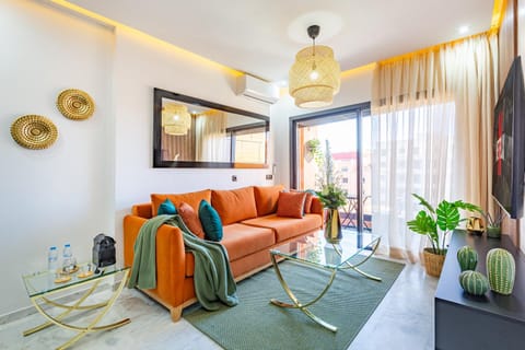TV and multimedia, Living room, Seating area, Dining area, air conditioner