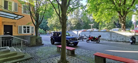 Property building, Neighbourhood, Street view, Location, Parking