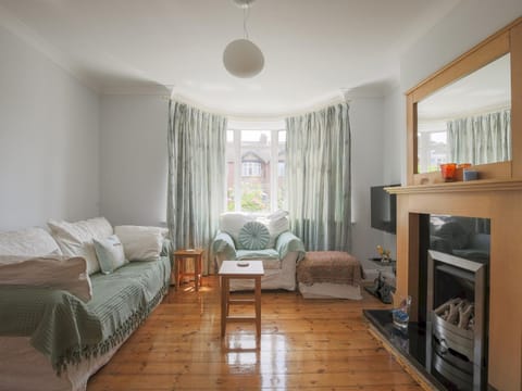 Bed, Living room, Other, Photo of the whole room, Seating area, Bedroom