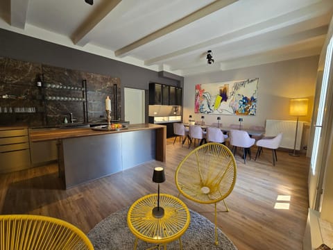 Kitchen or kitchenette, Living room, Lounge or bar, Dining area