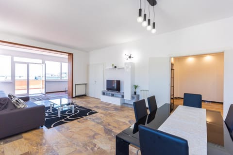 Living room, Seating area, Dining area