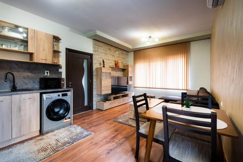 Къща с апартаменти за нощувка - Pleven Apartment in Pleven