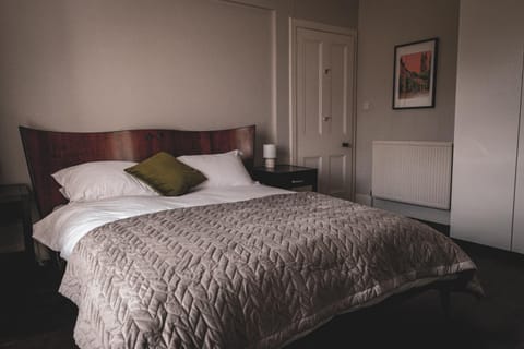 Spacious 4 Bedroom Flat in Stirling Apartment in Stirling