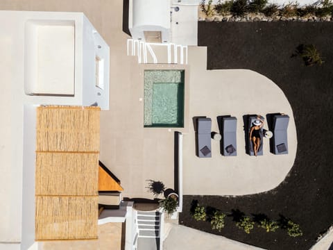 Shower, Property building, Garden, Garden, Balcony/Terrace, Seating area, Garden view, Garden view, Inner courtyard view, sunbed