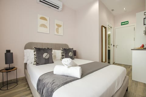 Bed, Bedroom, air conditioner