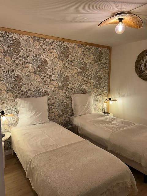 Maison cosy et jardin verdoyant House in Drancy