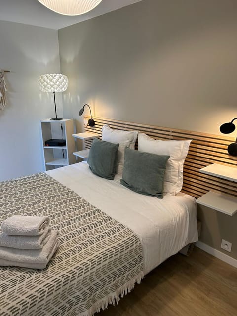 Maison cosy et jardin verdoyant House in Drancy