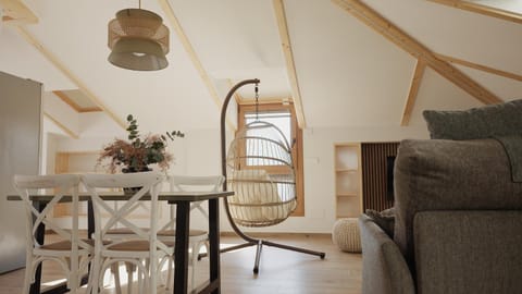 Seating area, Dining area