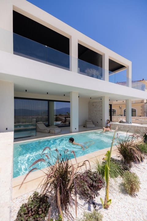 Property building, Day, Pool view, Swimming pool