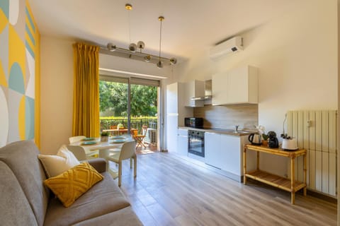 Coffee/tea facilities, Kitchen or kitchenette, Living room, Dining area, pet friendly, stove, toaster