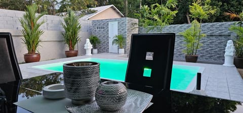 Dining area, Swimming pool