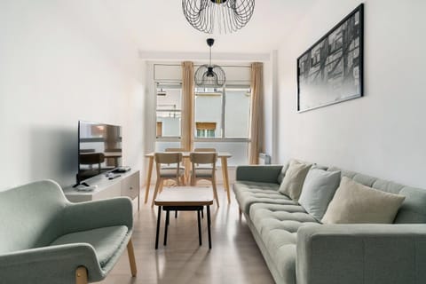TV and multimedia, Living room, Seating area, Dining area
