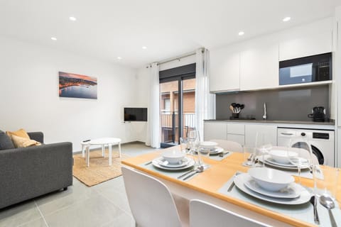 TV and multimedia, Kitchen or kitchenette, Living room, Seating area