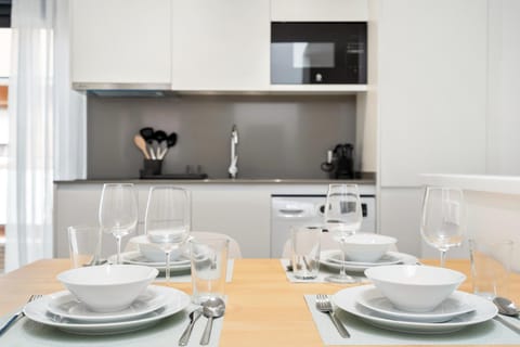 Kitchen or kitchenette, Dining area