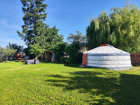 Yourte traditionnelle mongole Luxury tent in Auvergne-Rhône-Alpes