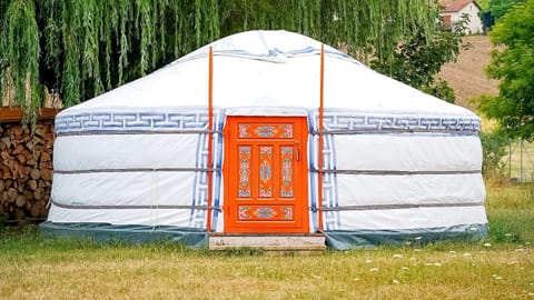 Yourte traditionnelle mongole Luxury tent in Auvergne-Rhône-Alpes
