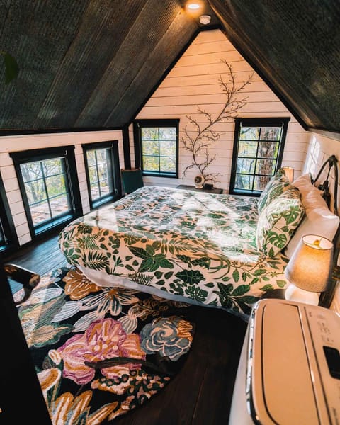 Treetop Hideaways: Wood Lily Treehouse in Chattanooga Chalet in Ruby Falls