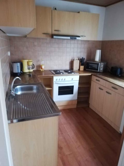 Coffee/tea facilities, microwave