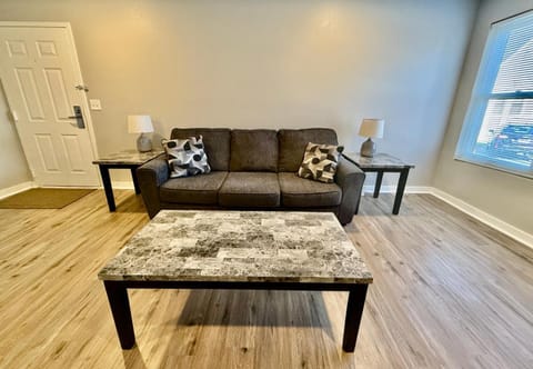 Aksarben View Gem-Near UNO Apartment in Omaha