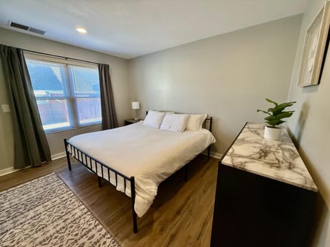 Aksarben View Gem-Near UNO Apartment in Omaha