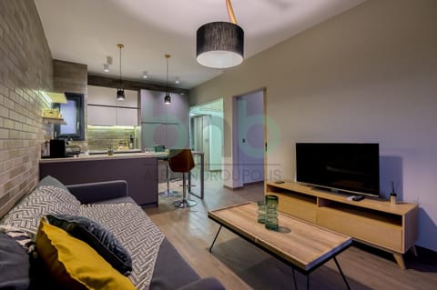 Communal lounge/ TV room, TV and multimedia, Kitchen or kitchenette, Living room, Seating area, Evening entertainment