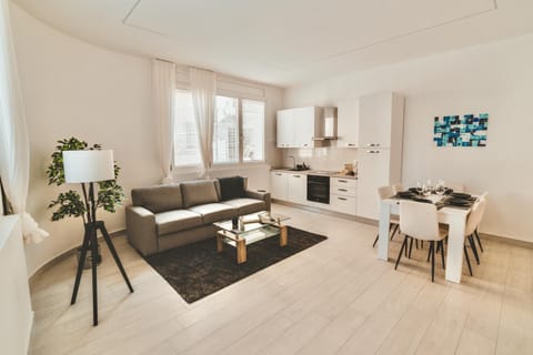 Kitchen or kitchenette, Living room