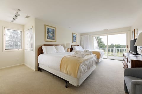 Valleyway Getaway Golf AC 2 Beds + Baths House in Michigan