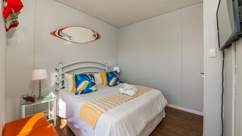 Bed, TV and multimedia, Photo of the whole room, Bedroom, wardrobe