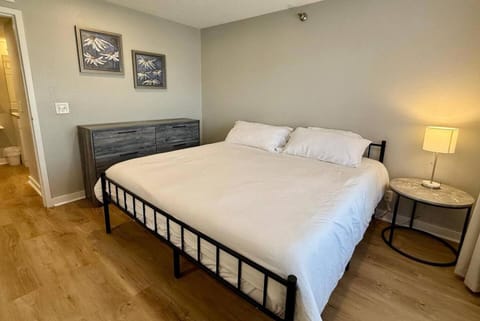 Aksarben Living Close to UNO Apartment in Omaha