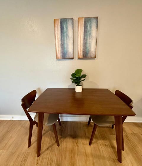 Aksarben Living Close to UNO Apartment in Omaha