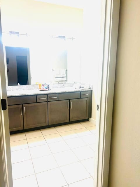 The LagoonSide LoungeAway Apartment in La Marque