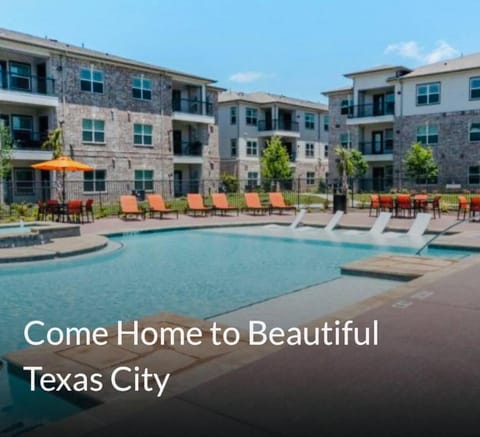 The LagoonSide LoungeAway Apartment in La Marque