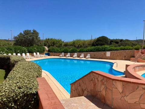 Swimming pool, sunbed