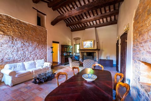 Communal lounge/ TV room, Lounge or bar, Seating area, Entertainment