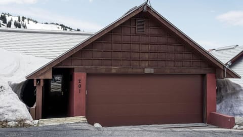 Three Bears Hideaway House in Wasatch County