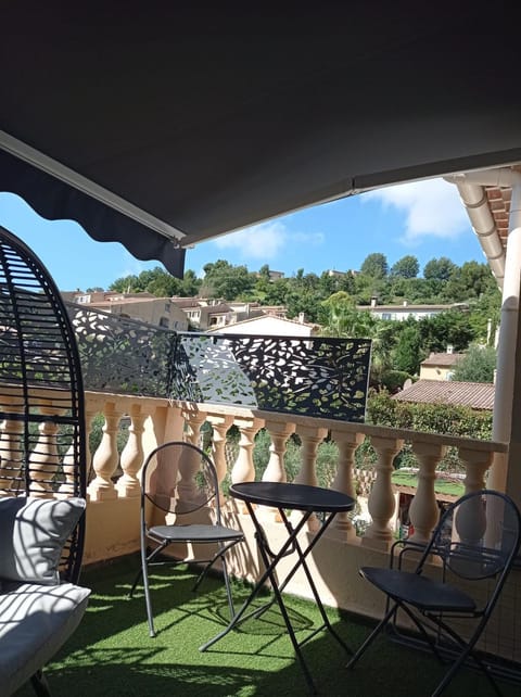 Patio, Day
