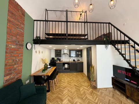 TV and multimedia, Kitchen or kitchenette, Living room