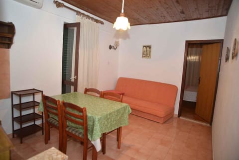 Living room, Seating area, Dining area, air conditioner