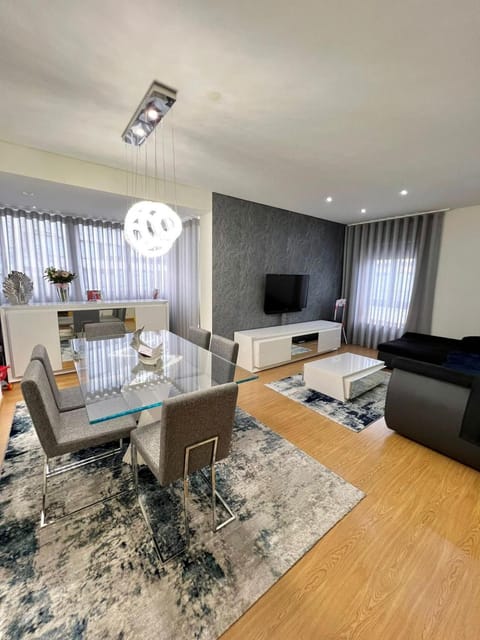 Bed, TV and multimedia, Living room, Seating area, Dining area