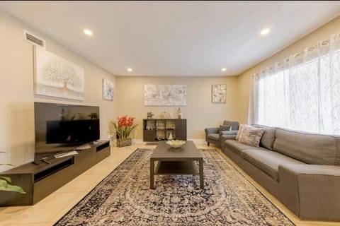 Beautiful apartment in Naples Apartment in East Naples