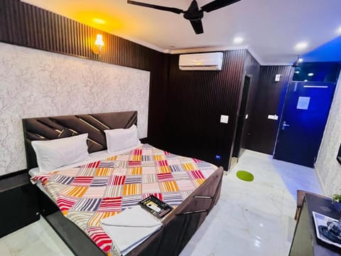 Bed, TV and multimedia, Photo of the whole room, Bedroom, air conditioner