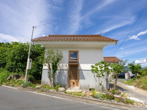 Property building, Facade/entrance, Day