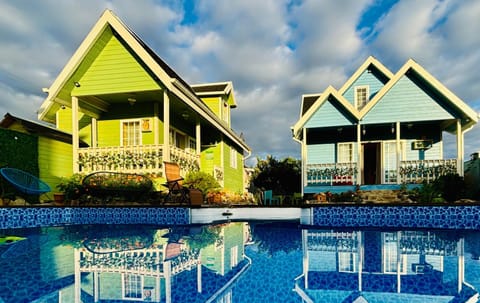 Property building, Day, Garden, Garden view, Pool view, Swimming pool