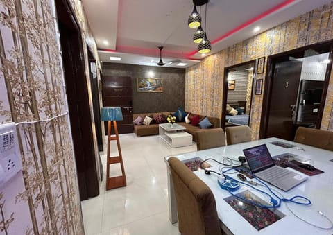 Communal lounge/ TV room, Living room, Dining area