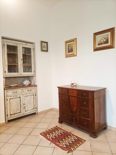 Bright Port View Apartment- Secondary Entrance Free Parking Apartment in Cagliari