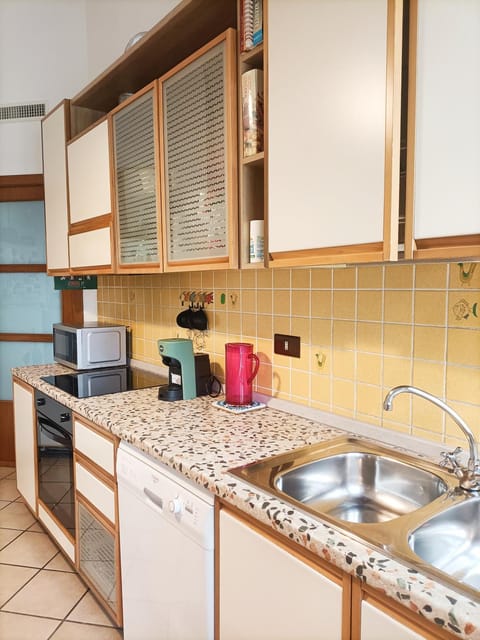 Coffee/tea facilities, Kitchen or kitchenette, dishwasher, microwave, stove, air conditioner